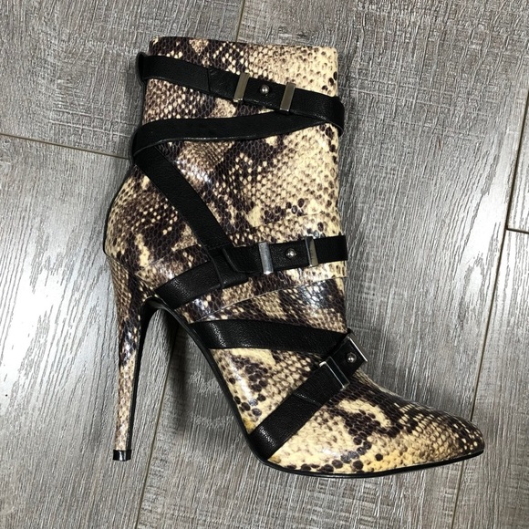 GUESS Women’s Heeled Boots Parley Snake Printed Pointed Size 7 ½ M - Picture 8 of 12